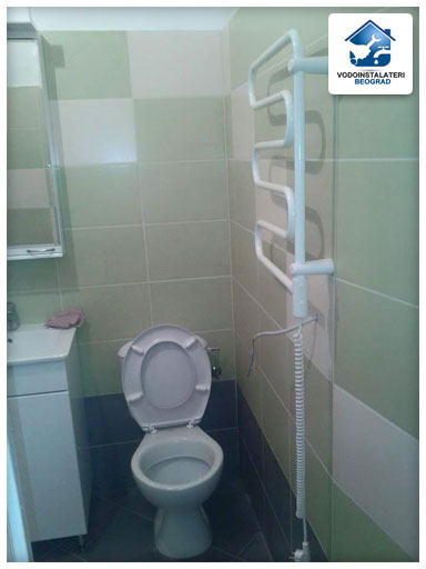 Završetak još jedne adaptacije kupatila u Beogradu - ugradnja wc školjke sa vodokotlićem i ugradnja sušača - Vodoinstalater Beograd