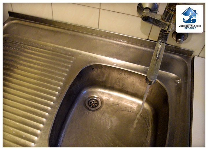 Normalno funkcionisanje sudopere nakon mašinskog odgušenja - Vodoinstalateri Beograd Tim